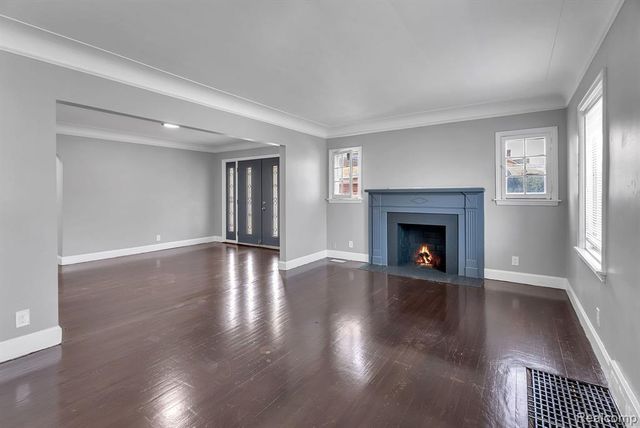 8790 E Outer Drive, Detroit, MI 48213