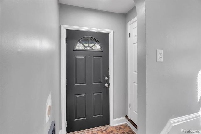 8790 E Outer Drive, Detroit, MI 48213