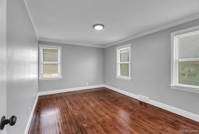 8790 E Outer Drive, Detroit, MI 48213