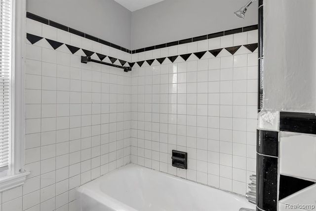 8790 E Outer Drive, Detroit, MI 48213