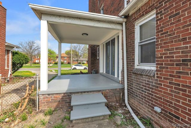 8790 E Outer Drive, Detroit, MI 48213