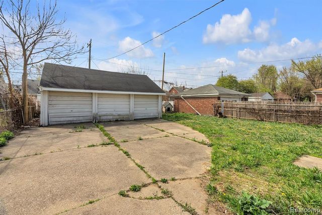 8790 E Outer Drive, Detroit, MI 48213