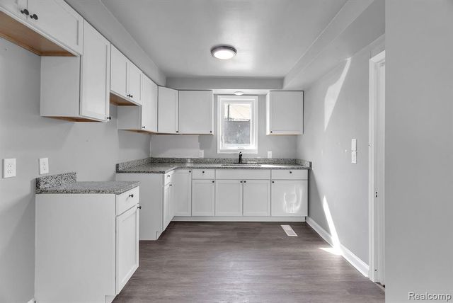 8790 E Outer Drive, Detroit, MI 48213