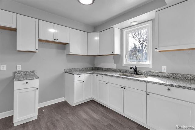 8790 E Outer Drive, Detroit, MI 48213