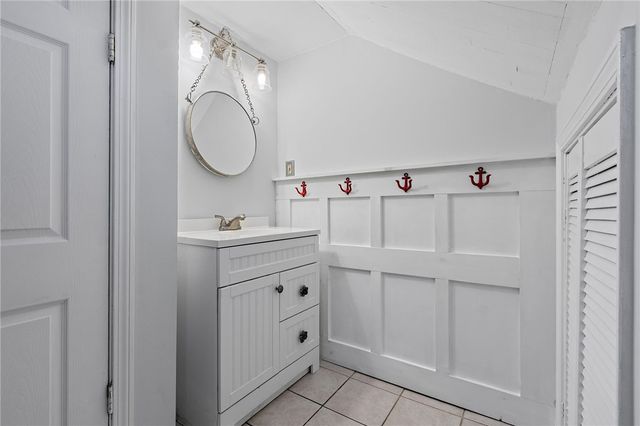 72 Dayton Avenue, Warwick, RI 02889