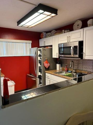2724 S Garden Drive 311, Lake Worth, FL 33461