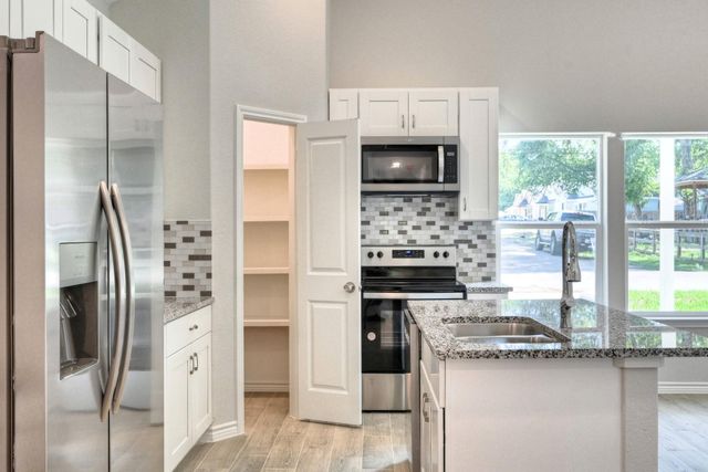 9812 Arbor Oak, Willis, TX 77318