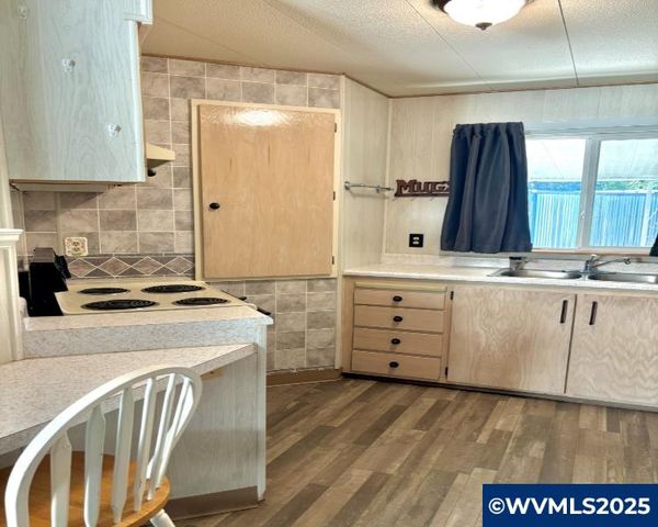 1935 Icabod St NE, Salem, OR 97305