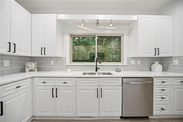 3075 Park Chase, Alpharetta, GA 30022