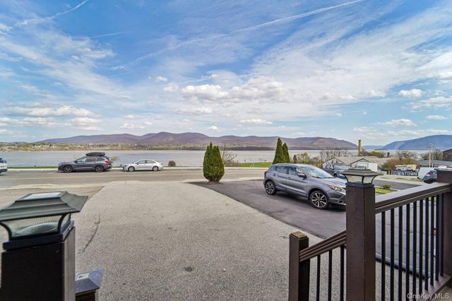 16 Washington Place, Newburgh, NY 12550
