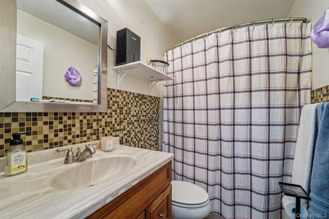 16 Washington Place, Newburgh, NY 12550