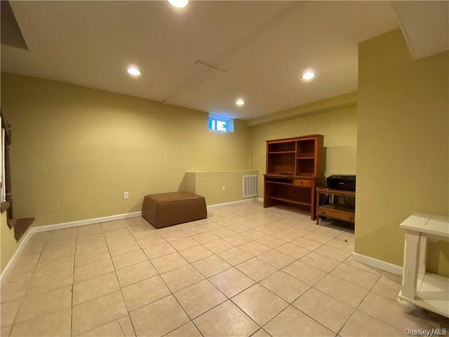 16 Washington Place, Newburgh, NY 12550
