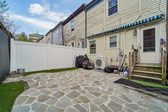 16 Washington Place, Newburgh, NY 12550