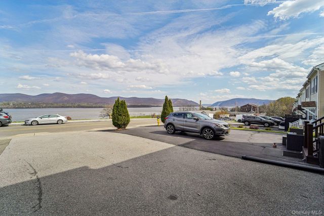16 Washington Place, Newburgh, NY 12550