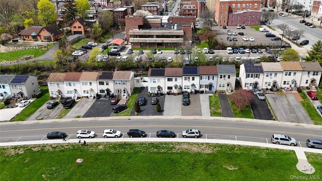16 Washington Place, Newburgh, NY 12550