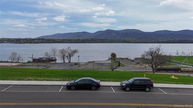 16 Washington Place, Newburgh, NY 12550
