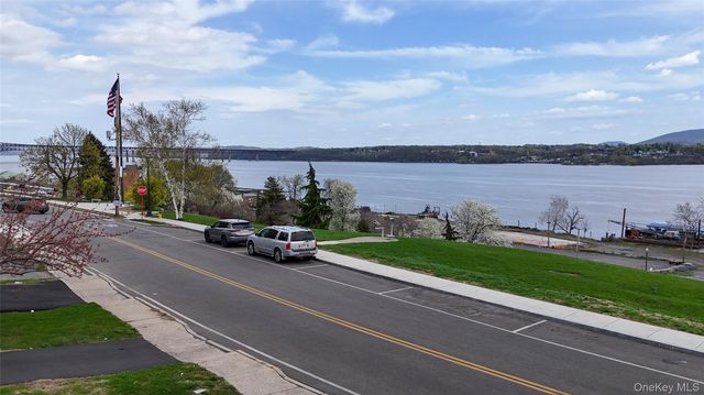 16 Washington Place, Newburgh, NY 12550