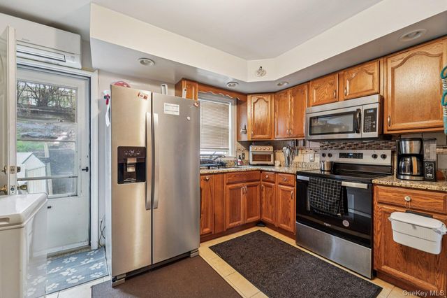 16 Washington Place, Newburgh, NY 12550
