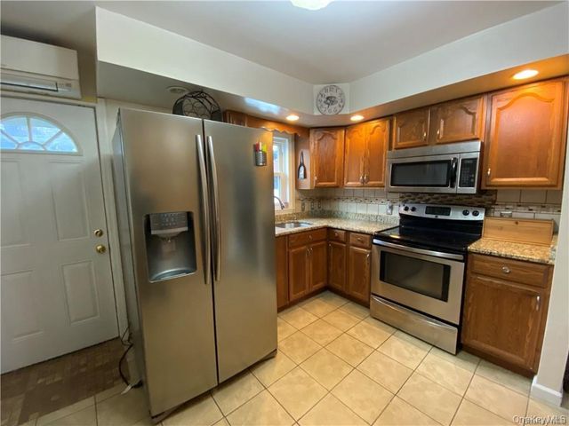 16 Washington Place, Newburgh, NY 12550