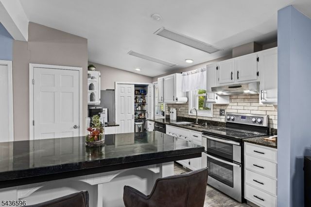 10 Plumer Rd, Frankford Twp., NJ 07860