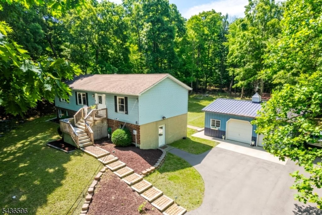 10 Plumer Rd, Frankford Twp., NJ 07860