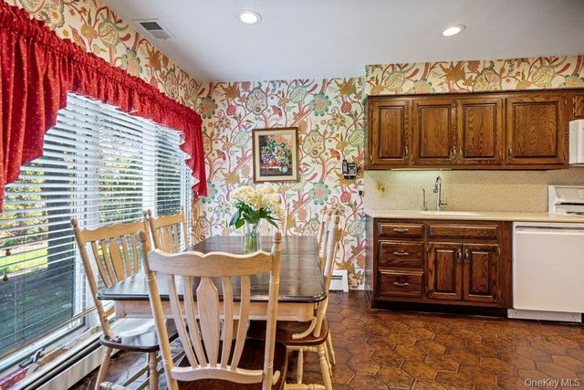 18 Herkimer Avenue, Jericho, NY 11753