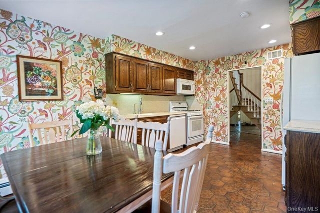 18 Herkimer Avenue, Jericho, NY 11753