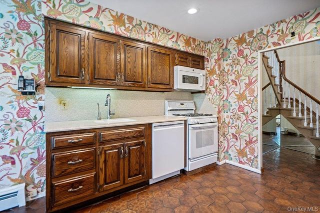 18 Herkimer Avenue, Jericho, NY 11753