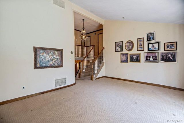 18 Herkimer Avenue, Jericho, NY 11753