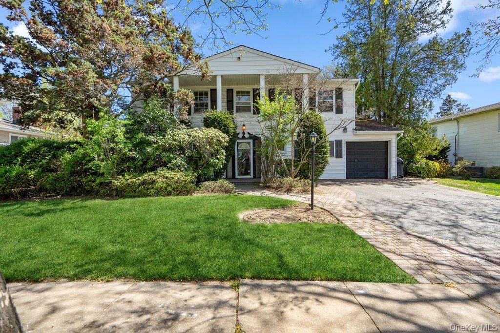 18 Herkimer Avenue, Jericho, NY 11753