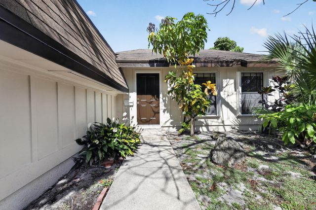 748 Place Chateau, Delray Beach, FL 33445