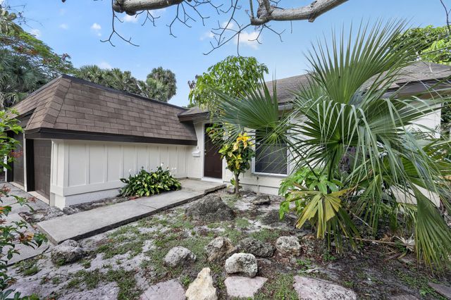 748 Place Chateau, Delray Beach, FL 33445