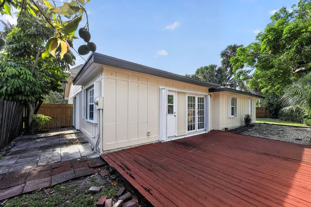 748 Place Chateau, Delray Beach, FL 33445
