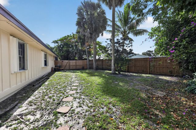 748 Place Chateau, Delray Beach, FL 33445