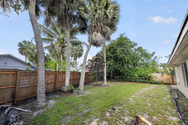 748 Place Chateau, Delray Beach, FL 33445