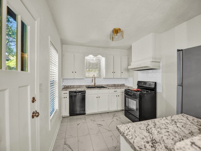 7521 Pawnee Trail, Lake Worth, TX 76135