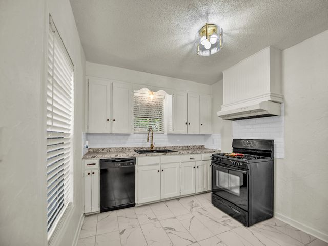 7521 Pawnee Trail, Lake Worth, TX 76135
