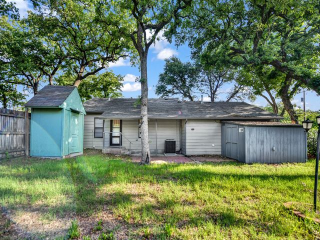 7521 Pawnee Trail, Lake Worth, TX 76135
