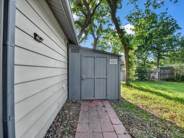 7521 Pawnee Trail, Lake Worth, TX 76135