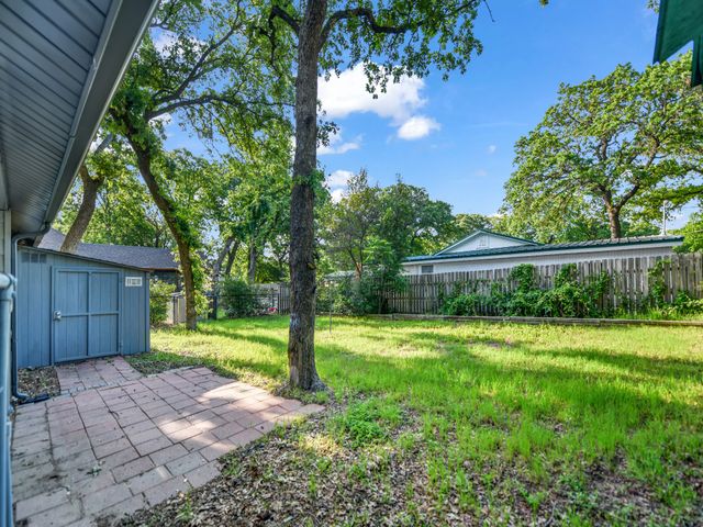 7521 Pawnee Trail, Lake Worth, TX 76135