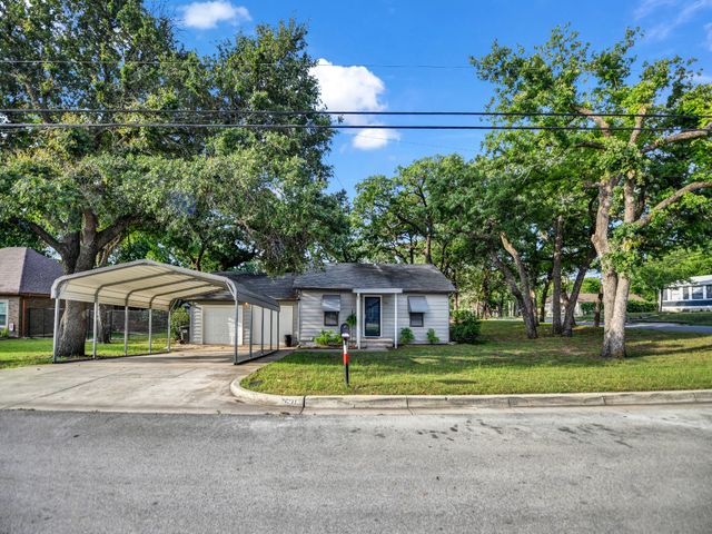 7521 Pawnee Trail, Lake Worth, TX 76135