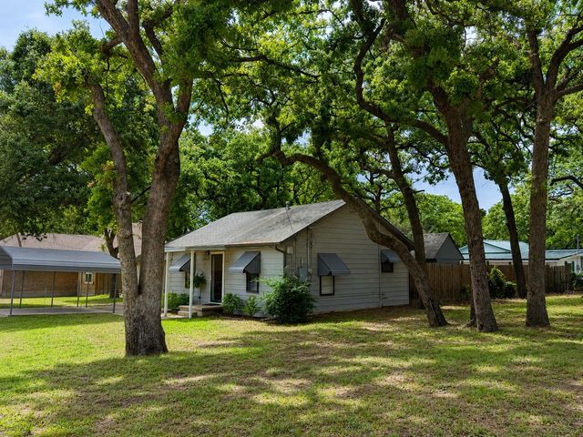 7521 Pawnee Trail, Lake Worth, TX 76135