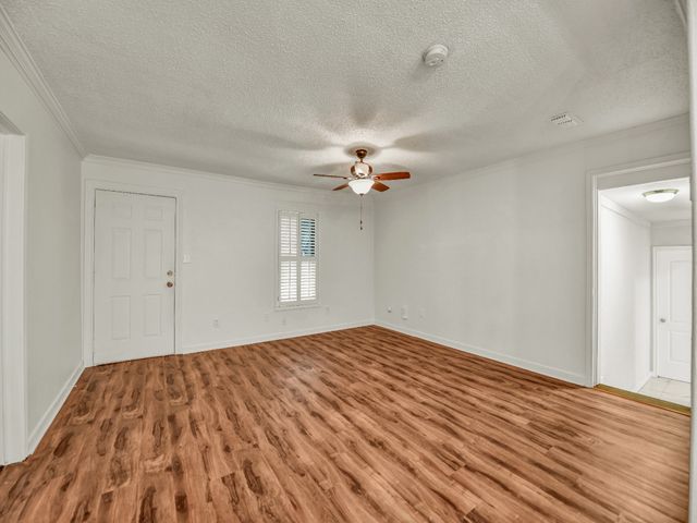 7521 Pawnee Trail, Lake Worth, TX 76135