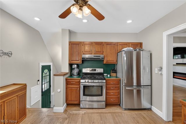 8465 Usher Road, Olmsted Falls, OH 44138
