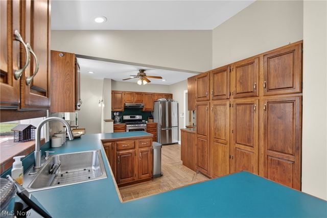 8465 Usher Road, Olmsted Falls, OH 44138