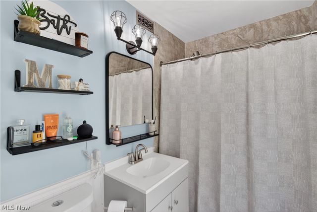 8465 Usher Road, Olmsted Falls, OH 44138
