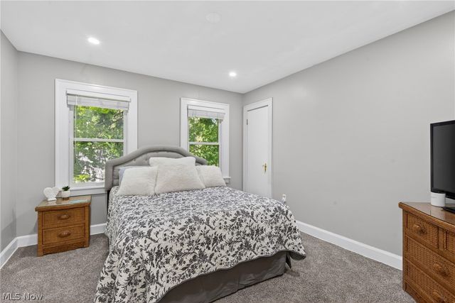 8465 Usher Road, Olmsted Falls, OH 44138