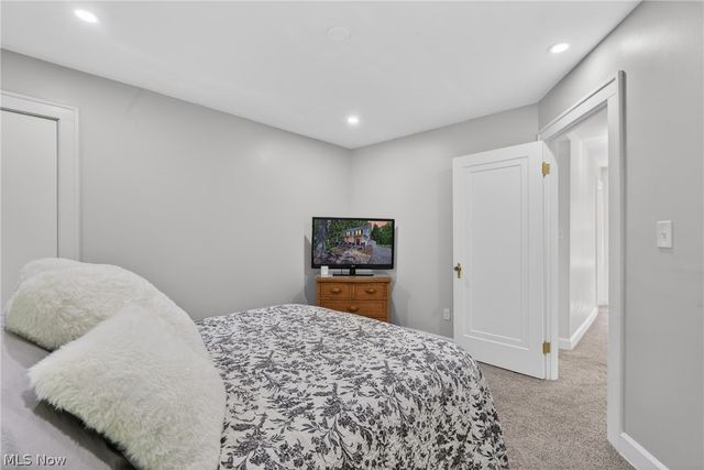 8465 Usher Road, Olmsted Falls, OH 44138