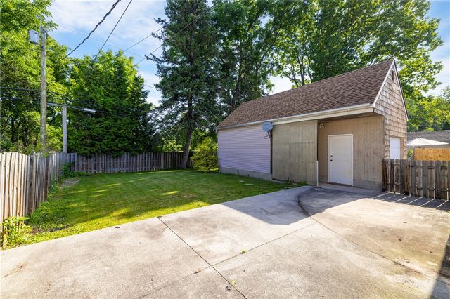 910 Whitlock Road, Irondequoit, NY 14609