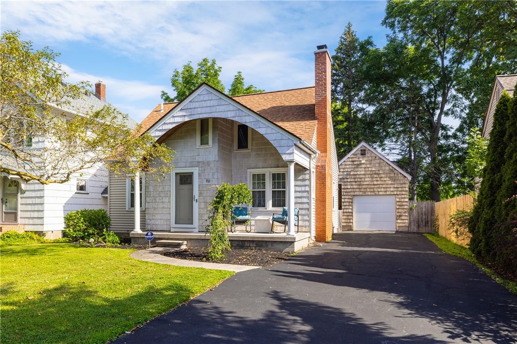 910 Whitlock Road, Irondequoit, NY 14609